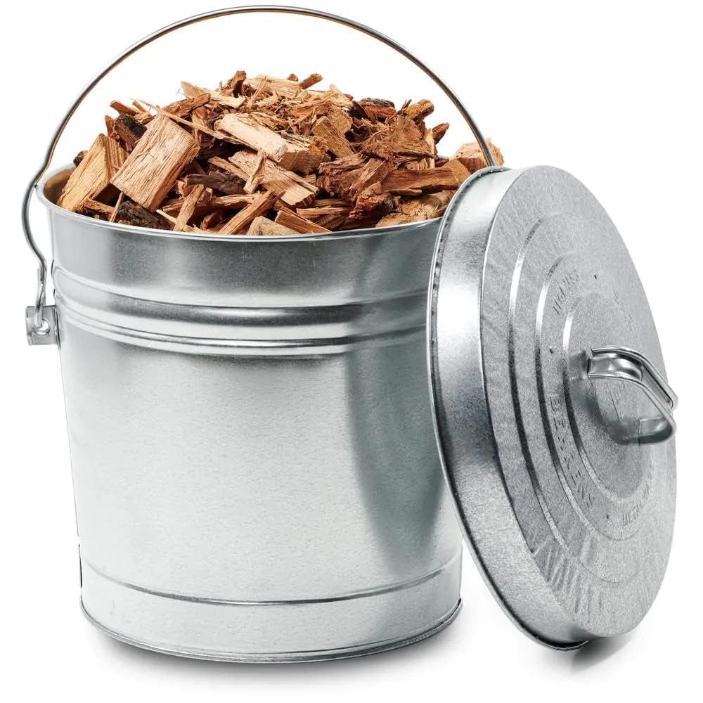 10-Gallon Galvanized Steel Trash Can with Locking Lid Y5712