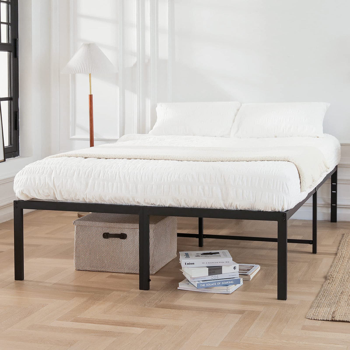Queen Size Black Metal Bed Frame with Steel Slats I173